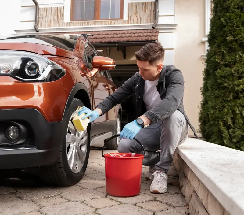 Lavage auto à domicile Bachant : professionnel intervenant sur un véhicule